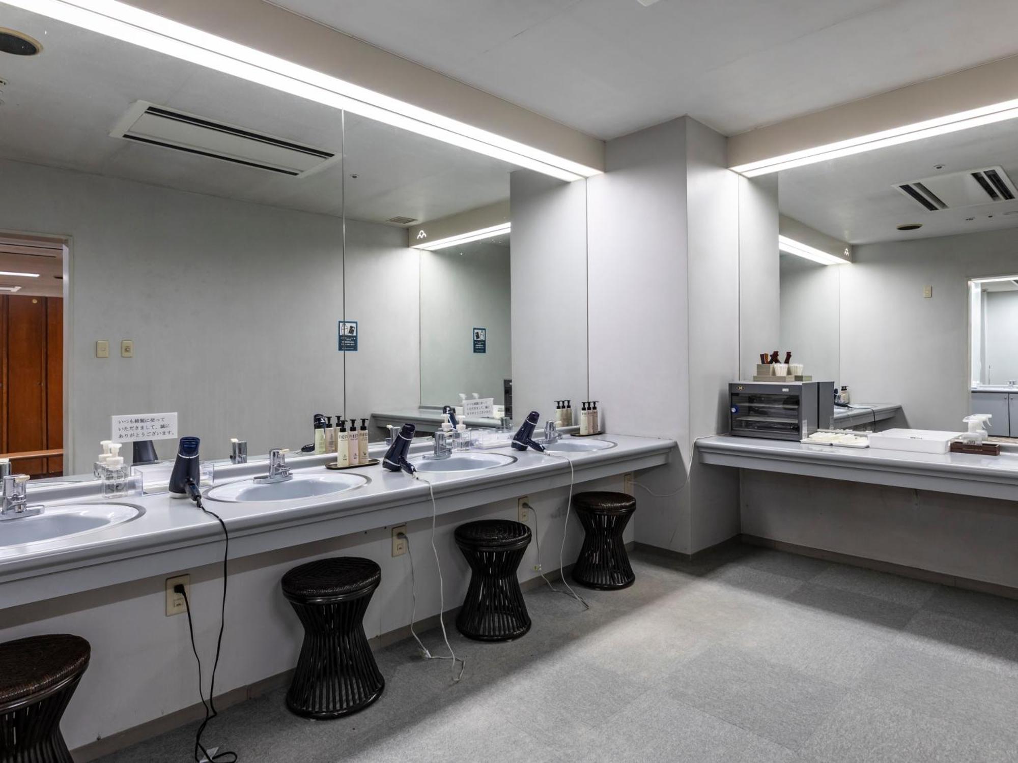 Century Plaza Hotel Tokushima Eksteriør bilde